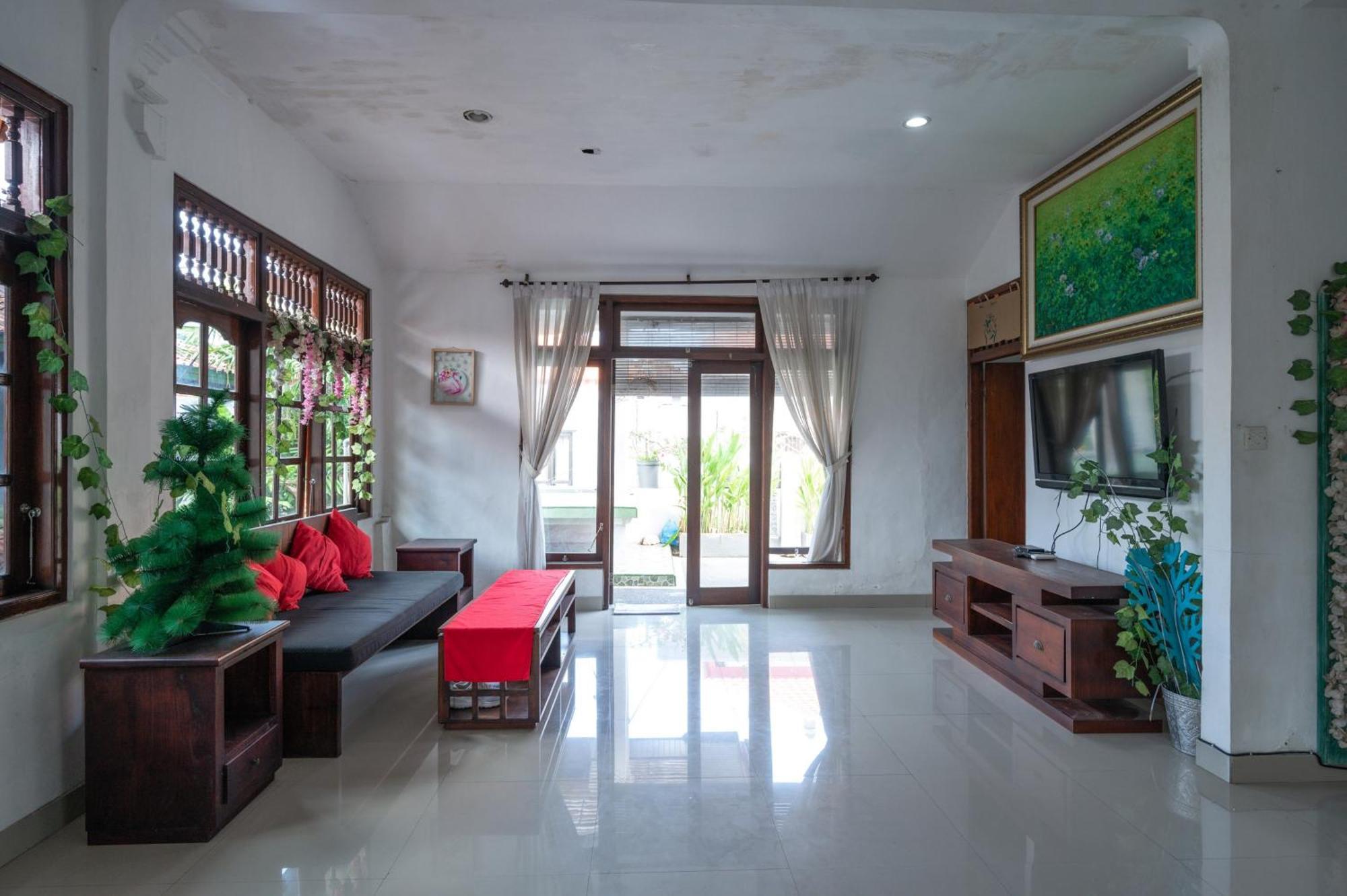Ceria Guesthouse Seminyak Mitra Reddoorz Eksteriør billede